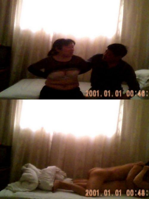 百度云泄露: 偷拍中年女人边情, 边打电话边做爱