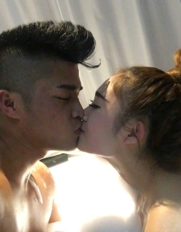百度云泄露: 大学生寒假过后操大奶女友, 太兴奋了, 一天操2次